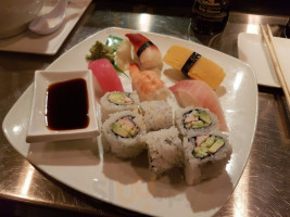 Sakana Sushi Lounge food