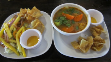 Kub Khao Thai Eatery food