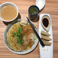 RYUS Noodle Bar food