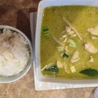 Oy's Thai Cuisine food