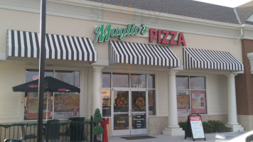Maglio's Pizza outside