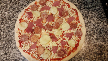 Masta Pizza food