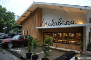 Makabana Coffee House outside