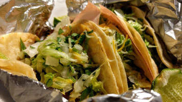 Tony’s Tacos food