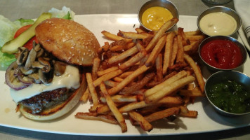 Steak Frites St-paul food