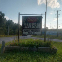 Vince's Tavern outside