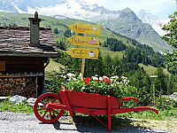 Hotel Du Col De Fenetre outside