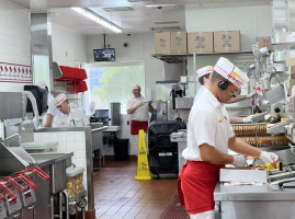 In-n-out Burger outside