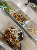 Naviya's Thai Brasserie food
