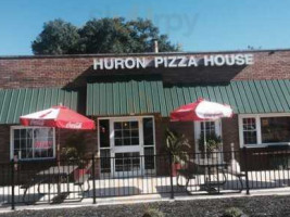 Huron Pizza House outside