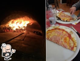 Osteria Dei Gioui Pizzeria inside