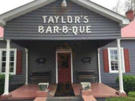 Taylors Barbecue outside