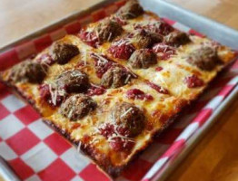 Backlot Taphouse Detroit Style Pizza food