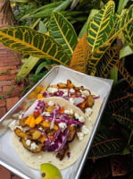 Munecas Downtown Taco Garden food