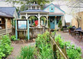 The Robinwood Inn's Bird's Nest Cafe inside