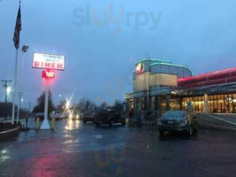 Spinning Wheel Diner outside