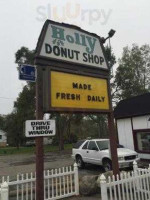 Holly Donut Shop outside