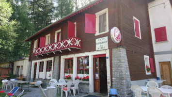 Café Du Bisse outside