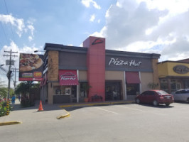 Pizza Hut • Plaza Uno outside