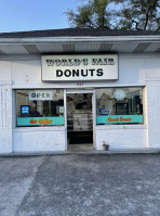 World's Fair Donuts outside