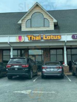 Thai Lotus Anderson outside