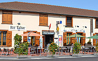 Au Petit Pari inside