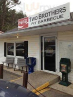 Two Brothers -b-que outside