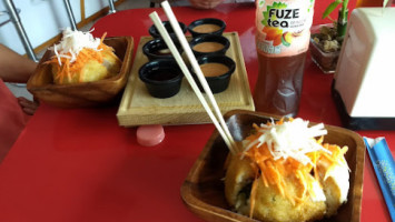 Bonzu Sushi House food
