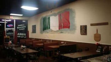 Mike's Pizza Italian inside