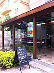 Caseiro Café outside