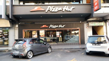 Pizza Hut Tawau outside