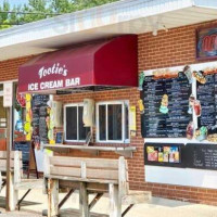 Tooties Diner & Ice Cream Parlor outside