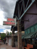 Royal Tavern outside