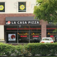 La Casa Pizza outside