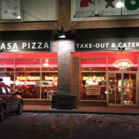 La Casa Pizza outside