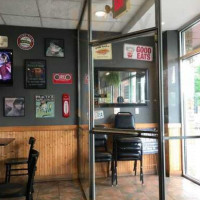 Macadoo's Grille Of Northport inside