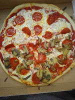 Reed's Family Pizzeria food