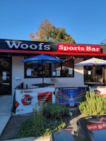 Woofs Sports food