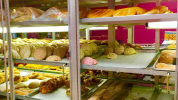 Tutes Bakery food