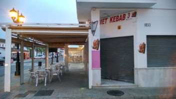 Gourmet Kebab Y Pizza outside