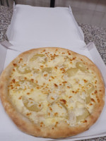 Basilico Pizza inside