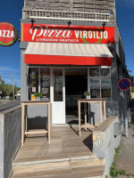 Virgilio Pizza outside