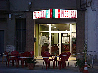 La Italiana Due Pizzeria inside