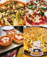 La Pizza Della Titti food