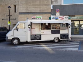 Le Four à Pizza outside