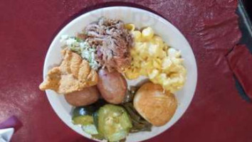 Reed's BBQ food