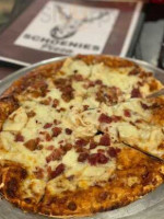 Bear Paw Pizza food