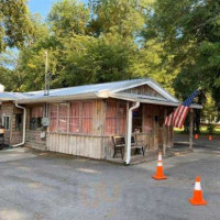 Lively’s Bbq outside