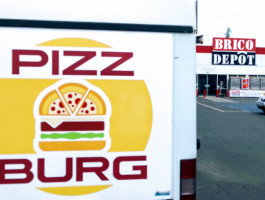 Pizz Burg outside