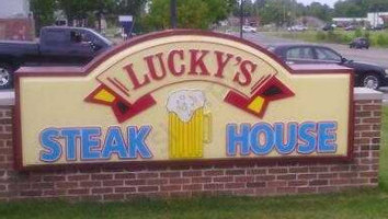 Lucky's Steak House outside
